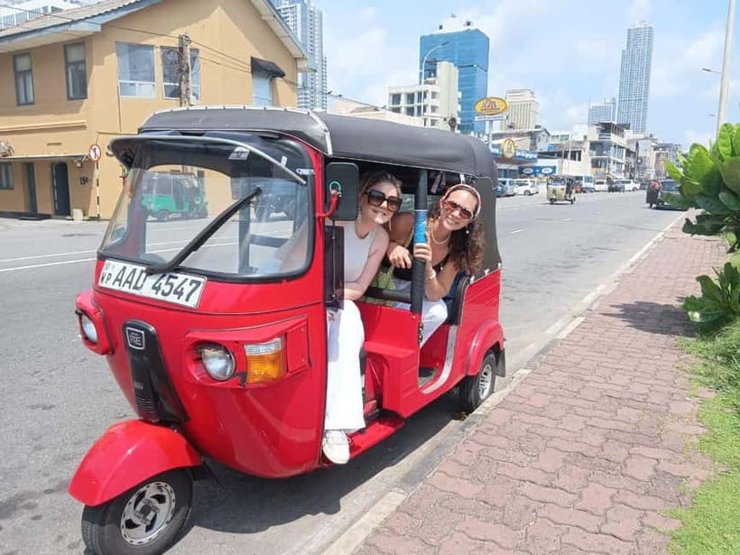 Colombo: Private City Tour with Local Food Tour by Tuk-Tuk - Colombo’s old port sights and the hopper tasting