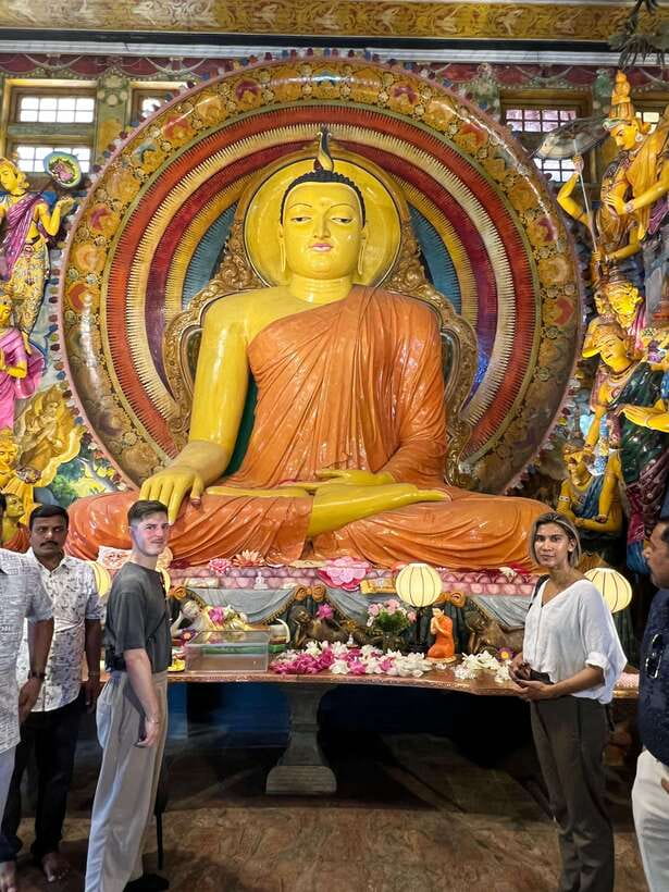 Colombo: Private City Tour with Local Food Tour by Tuk-Tuk - Gangaramaya and Seema Malaka, the cultural heart