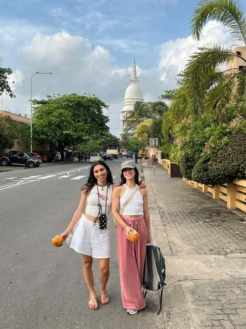 Colombo: Private City Tour with Local Food Tour by Tuk-Tuk - The first bites: wade, Galle Face, and the coast