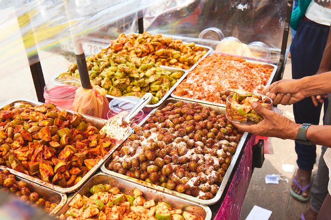 COLOMBO PRIVATE CITY TOUR WITH street food( All inclusive ) - Pettah Market: Spices, King Coconut, and Street Snacks