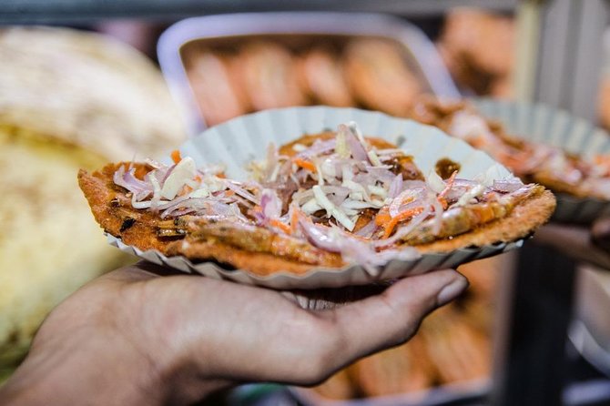 COLOMBO PRIVATE CITY TOUR WITH street food( All inclusive ) - Starting at Jami Ul-Alfar, Colombo’s Red Mosque