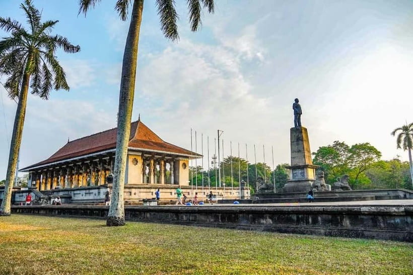 Colombo: Private City Tuk-Tuk Tour with Local Guide & Pickup - Gangaramaya Temple and Colombo’s religious life