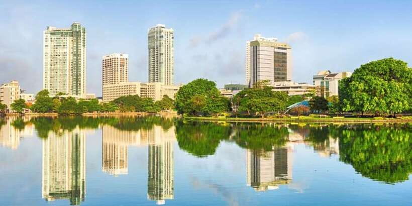 Colombo: Private custom tour with a local guide - Modern Colombo beside older Colombo
