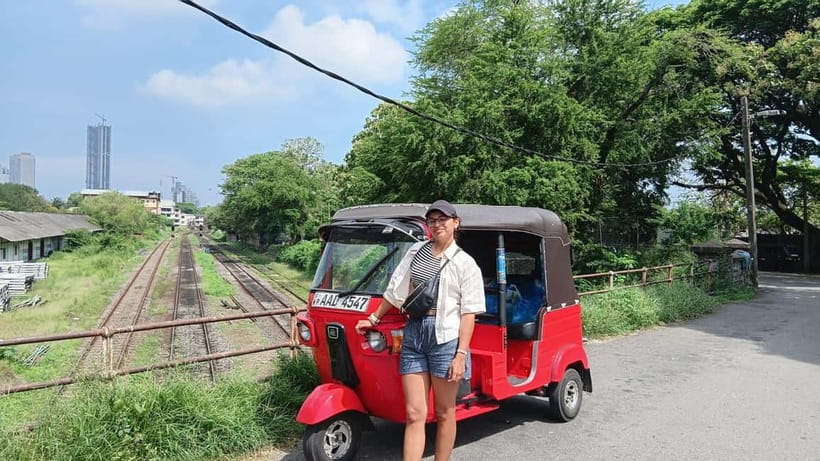 Colombo Private Guided City Tour by Tuk Tuk - All Inclusive - Starting with Colombo’s temples