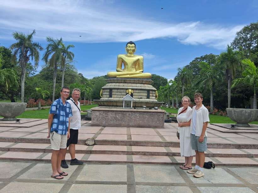 Colombo: Private Guided Tuk Tuk City Tour with Hotel Pickup - Galle Face Green and the Old Parliament