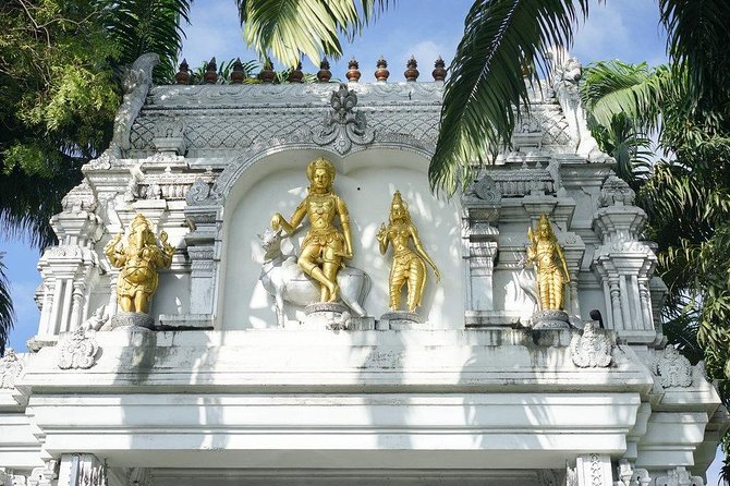 Colombo Private guideTour byTuk Tuk Morning Evening All inclusive - The coast: Lighthouse, Old Parliament, and Galle Face Green