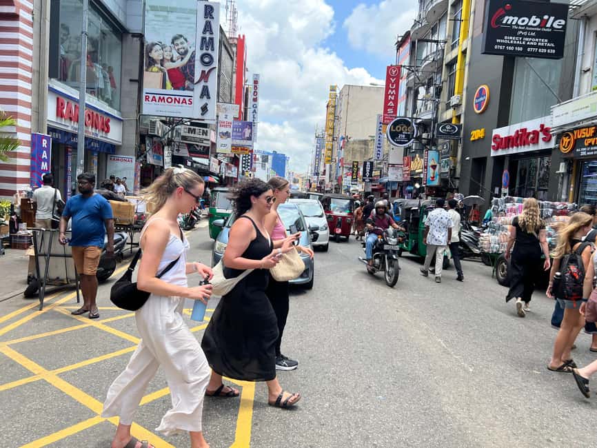 Colombo: Private Tuk-Tuk City Tour with All Entry Fees - Pettah’s Red Mosque and the Hindu temple