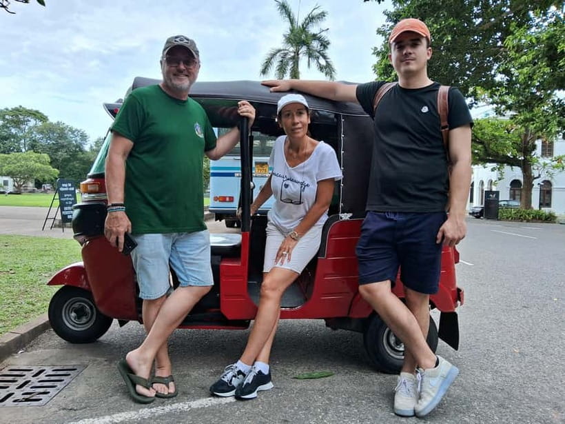 Colombo: Private Tuk-Tuk City Tour with All Entry Fees - Lotus Tower and Colombo from above