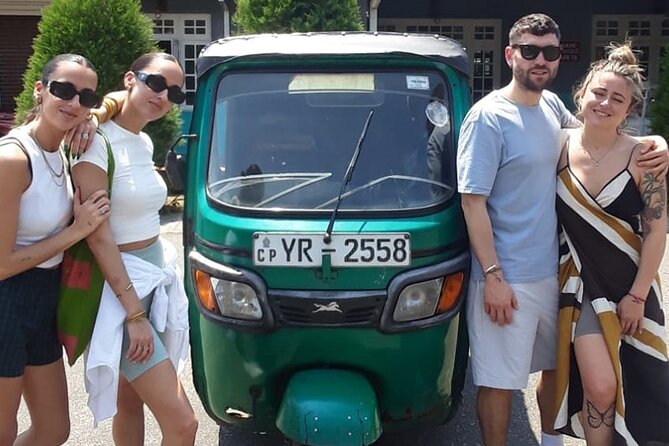 Colombo Private Tuk-Tuk City Tour with All Entry Fees Included - Gangaramaya Temple: a fast look at Colombo’s Buddhist life