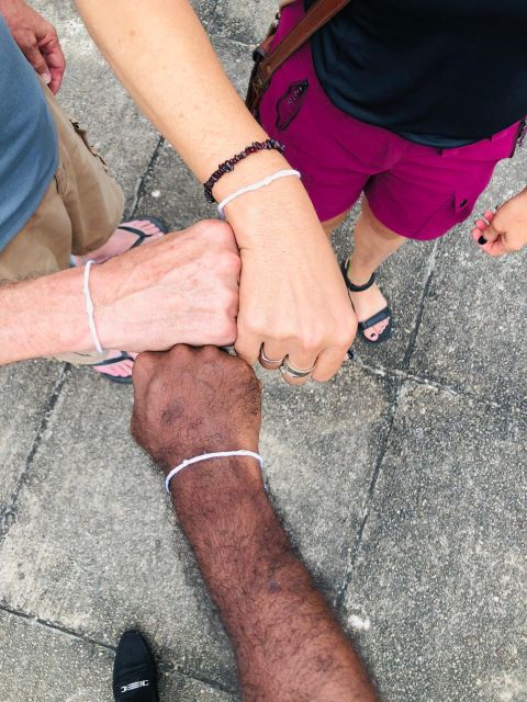 Colombo privet Day Tour and shopping - One hour for textiles, crafts, and jewelry