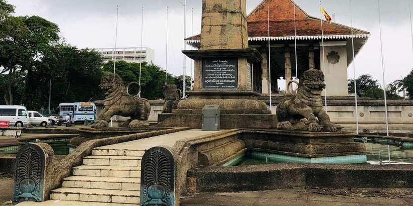 Colombo privet Day Tour and shopping - Pettah Market: Colombo at full volume