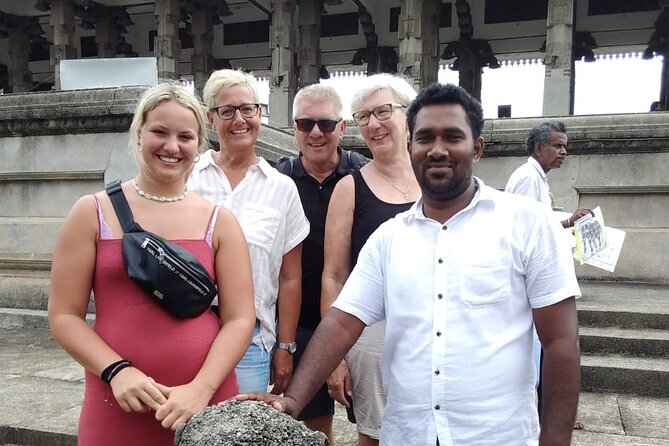 Colombo Sightseeing City Tour by Tuk-Tuk with Guide - Gangaramaya Temple and Sri Kailawasanathan Kovil