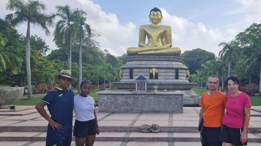 Colombo: Sightseeing Tour by Tuk Tuk Safari - All Inclusive - Floating Market and Lotus Tower add modern Colombo