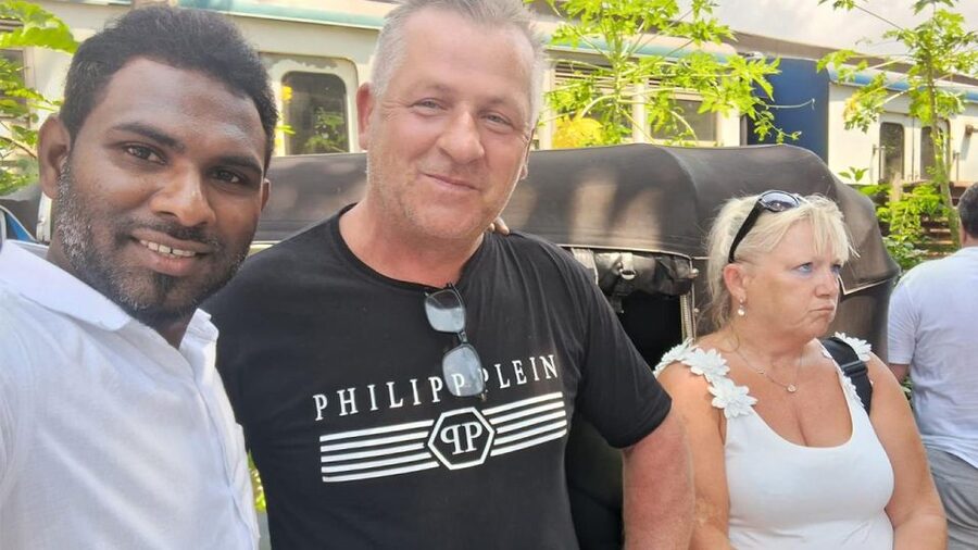 Colombo: Sightseeing Tour by Tuk Tuk Safari - All Inclusive - Tea Triumph ends the ride on a gentle note