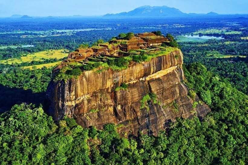 Colombo: Sigiriya, Dambulla Caves, & Wildlife Day Tour - Guides can shape the entire experience