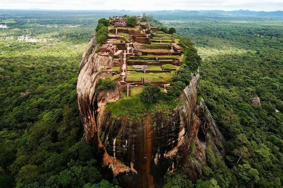 Colombo: Sigiriya Rock Fortress & Dambulla Cave Temple Tour - Reaching Sigiriya Rock Fortress