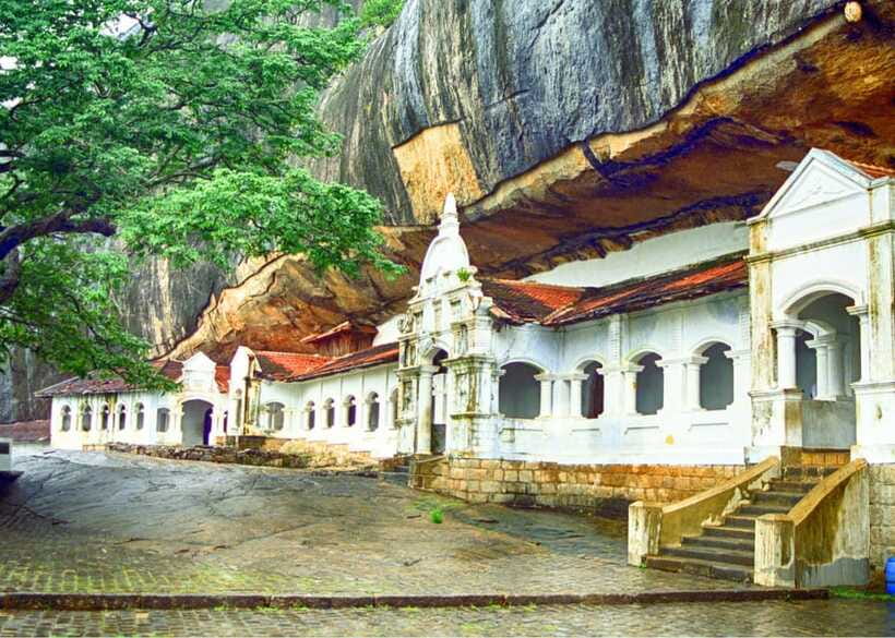 Colombo: Sri Lanka Cultural Triangle Hotspots 2-Day Tour - Pidurangala’s cave temple and a different view of the area