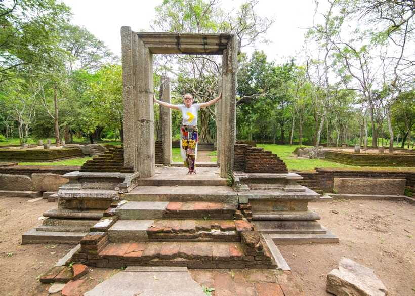 Colombo: Sri Lanka Cultural Triangle Hotspots 2-Day Tour - Transport, guides, and the small-group advantage