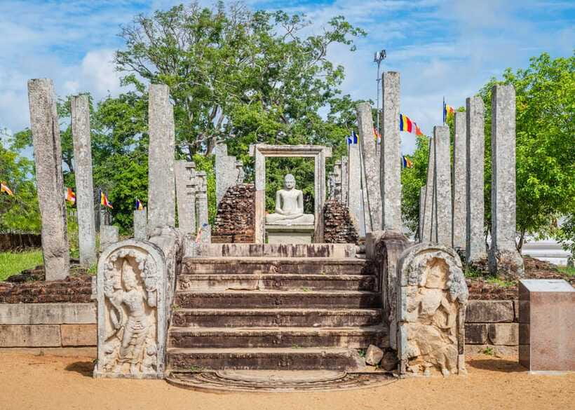 Colombo: Sri Lanka Cultural Triangle Hotspots 2-Day Tour - Day one: Polonnaruwa’s royal ruins