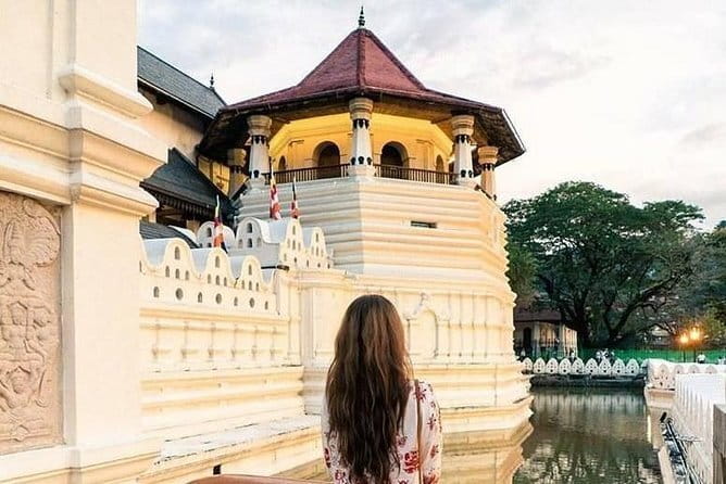 Colombo to Kandy Shuttle with Dambulla Sightseeing Tour - Pelvehera: food and a quiet boat ride