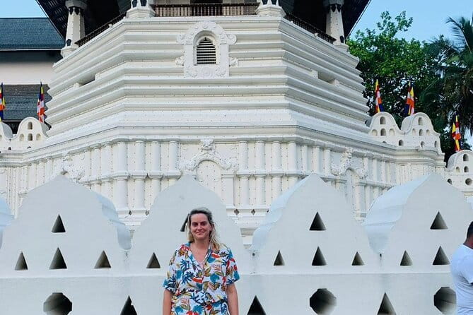 Colombo to Kandy Shuttle with Dambulla Sightseeing Tour - Who will enjoy this day most