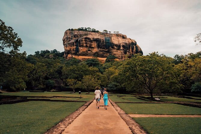 Colombo to Kandy Shuttle with Dambulla Sightseeing Tour - Sigiriya: three hours at Lion Rock