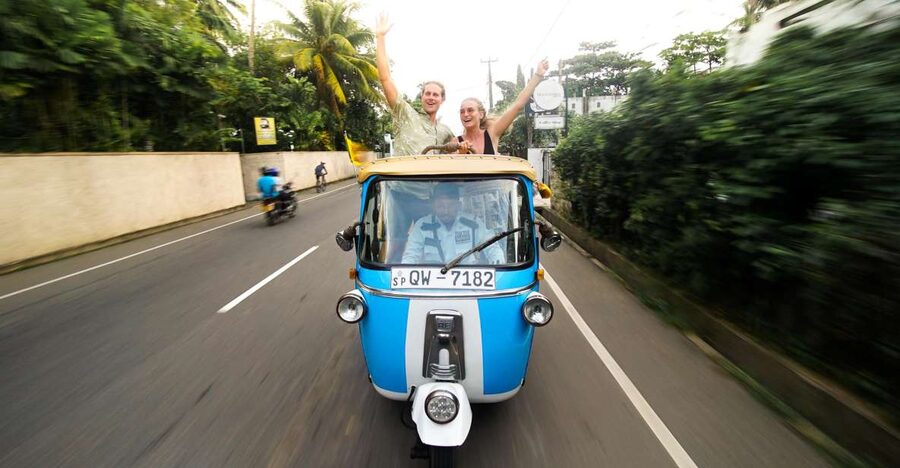 Colombo: Tuk Tuk City Highlights Tour with Lunch - Tea, coffee, spices, and fruit juice