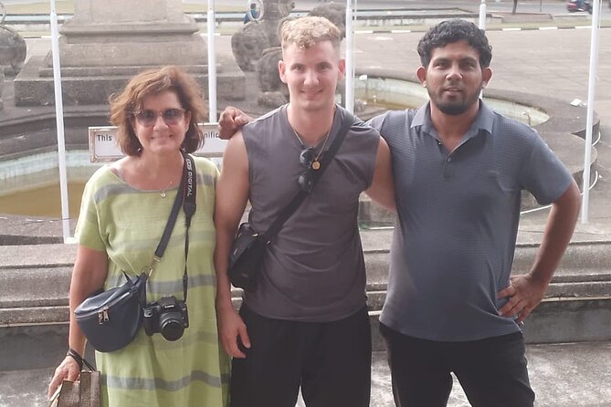 Colombo Tuk Tuk City Tour - Gangaramaya and Seema Malakaya