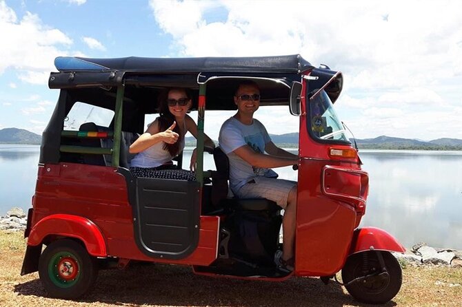 Colombo tuk tuk city tour -Entry Fees, and food Included - Independence Memorial Hall and the colonial center