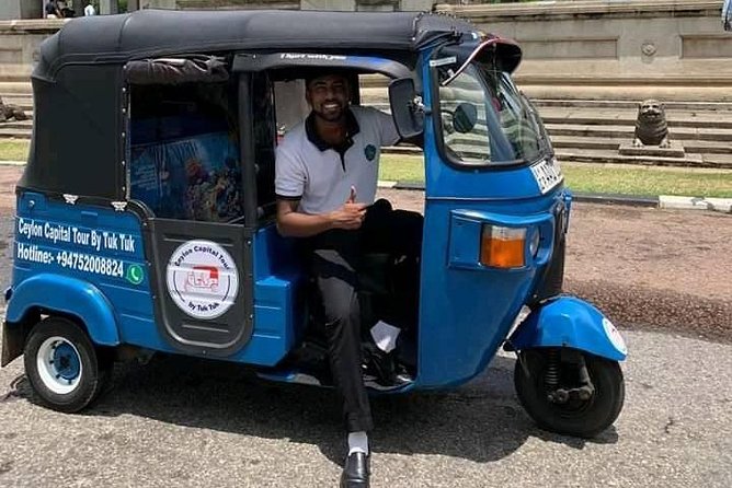 Colombo Tuk Tuk City Tour -Sightseeing Entry Fees & Food Included - From Galle Face Green to the port
