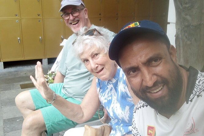 Colombo Tuk Tuk city tour with friendly Tuk driver(All inclusive) - Museums, Pettah, and the Red Mosque
