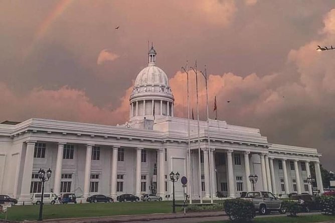 Colombo TUK TUK CITY Tours -Sightseeing Entry Fees - Food, drinks, and the human side of the ride