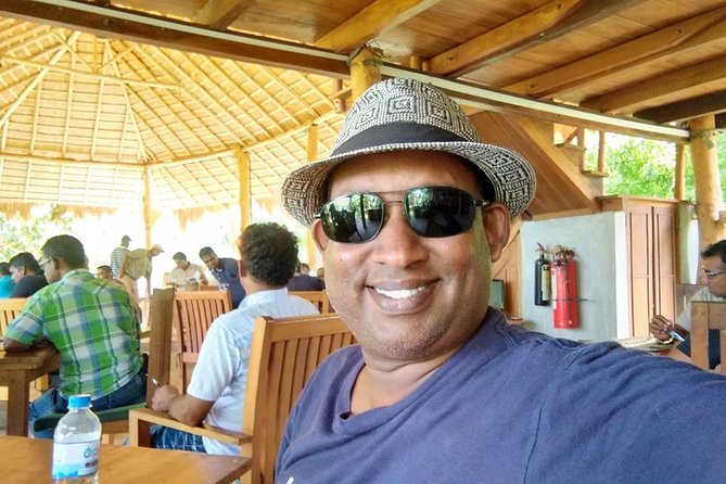 Colombo Walking Tour with Ajeet De Soyza - Pettah Bazaar and the Old Town Hall