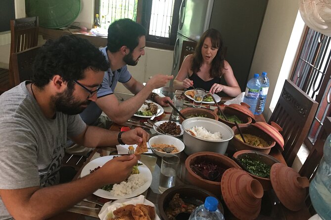 Cooking Classes in Sri Lanka - Choosing vegetables and building your curry