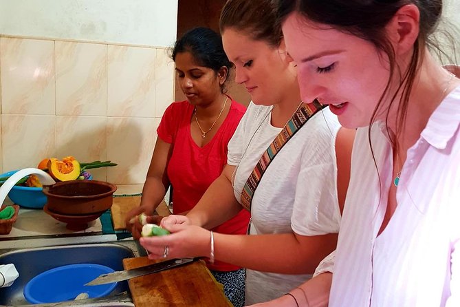 Cooking Classes in Sri Lanka - Starting with tea, coffee, and a family welcome