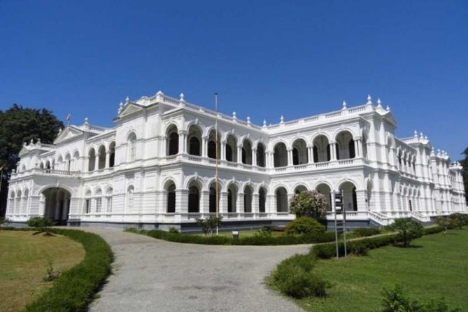 Day Colombo City Tour - The Old Parliament Building and Colombo Fort