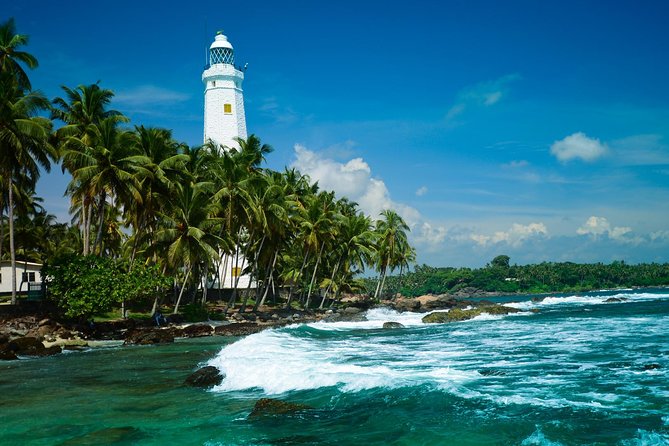 Day Excursions to Galle Fort & Bentota from Colombo - Entering Galle Fort Through the Lighthouse