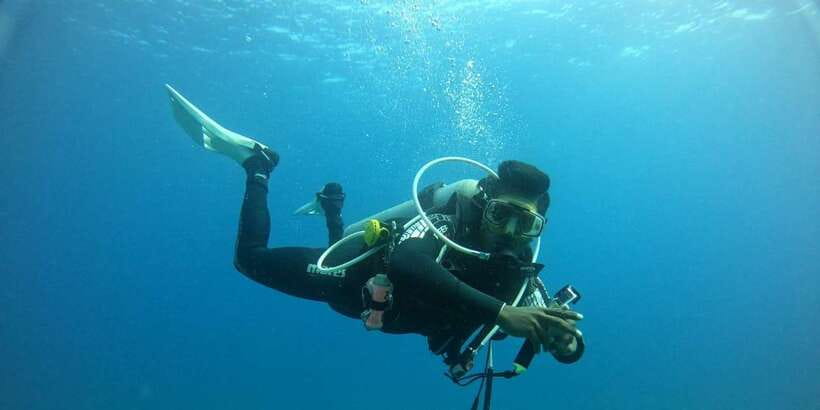Discover Scuba Diving : Hikkaduwa : Scuba Diving - Starting inside Coral Sands Hotel