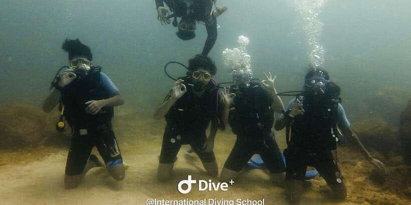 Discover Scuba Diving : Hikkaduwa : Scuba Diving - Heading into Hikkaduwa’s open water