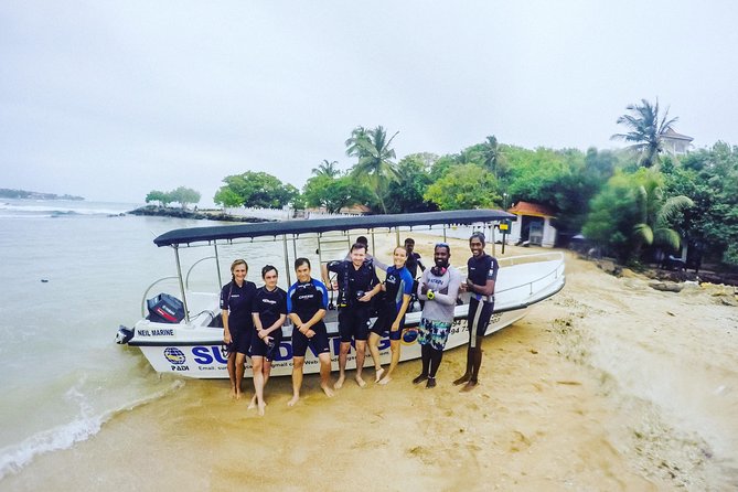 Discover SCUBA Diving in Beautiful Unawatuna Bay - The 10-minute boat ride to Rock Island