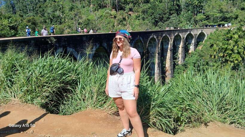 Ella: 9 Arches Bridge, Little Adam's Peak, Tea Factory - Uva Halpewatte Tea Factory and a cup with context