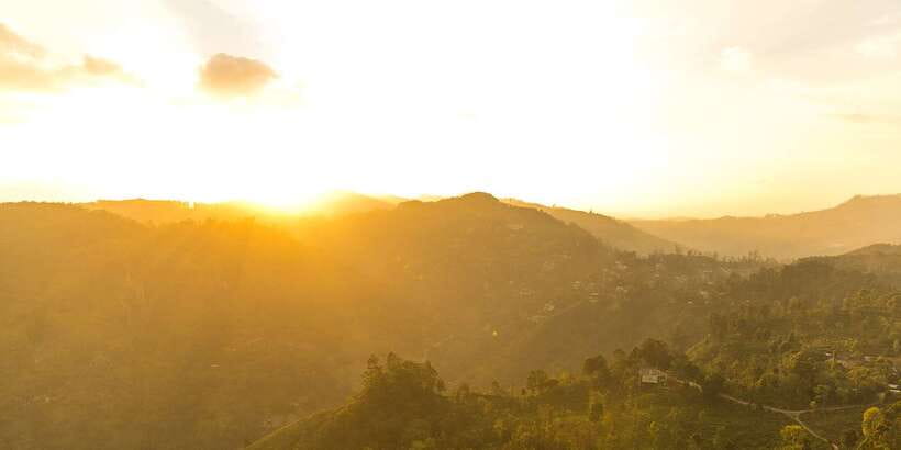 Ella: Private Ella Rock Sunrise Hike - All Inclusive - The 4 a.m. pickup and tuk tuk ride