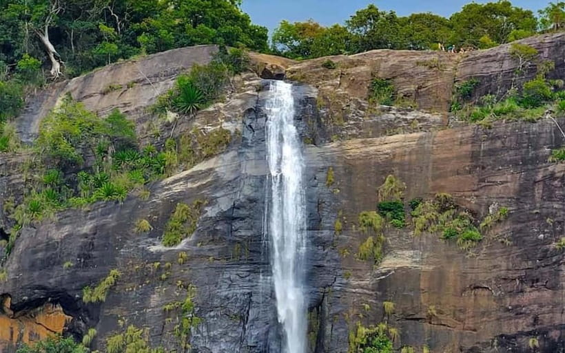 Ella: Ravana and Upper Diyaluma Falls Guided Tour - Leaving Ella by tuk tuk