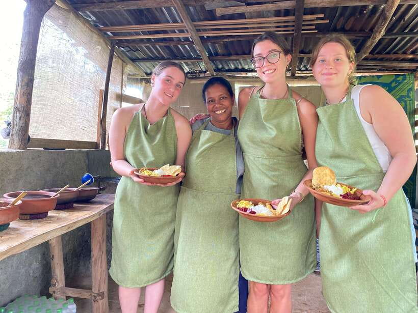 Ella Sri Lanka : Mom's Kitchen Cooking class - Four to six curries, plus the essentials
