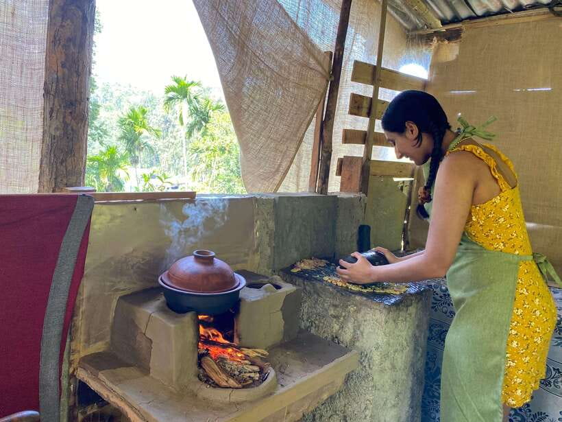 Ella Sri Lanka : Mom's Kitchen Cooking class - Meeting Kamala and Irosha