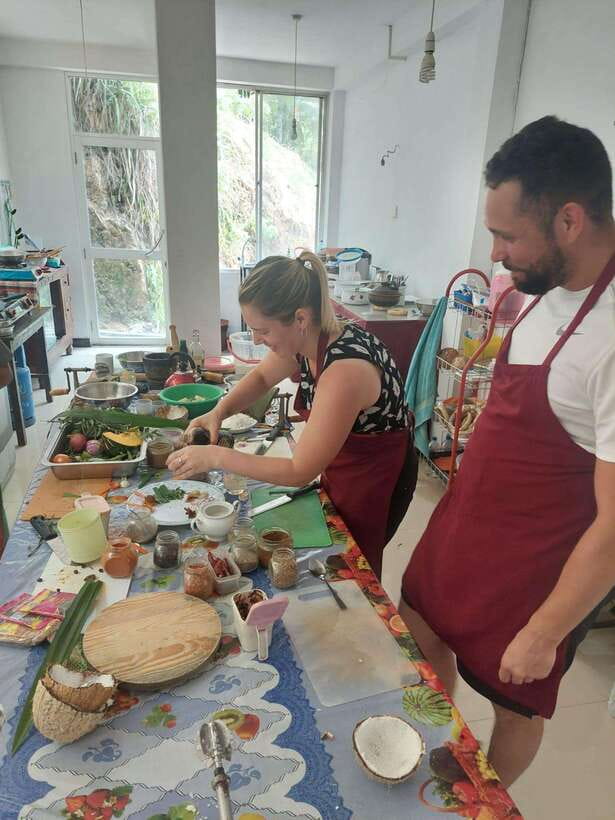 Ella: Sri Lankan Authentic Cooking expirience - Meeting Ruwini in a traditional Sri Lankan home