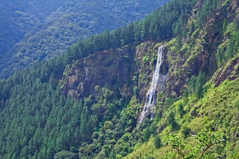 Ella: Waterfall hunting Hike to Bambarakanda and Lanka Falls - Ohiya and the start of the walking route