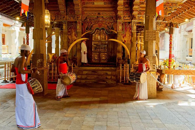 Evening Tour at the Last Kingdom of Sri Lanka, Kandy - A short look at daily life in Kandy Market Hall