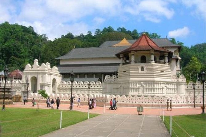 Evening Tour at the Last Kingdom of Sri Lanka, Kandy - The Temple of the Sacred Tooth Relic
