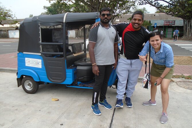 Explore Colombo by Tuk Tuk – All Entry Fees Included - Tea, snacks, and a taste of local life